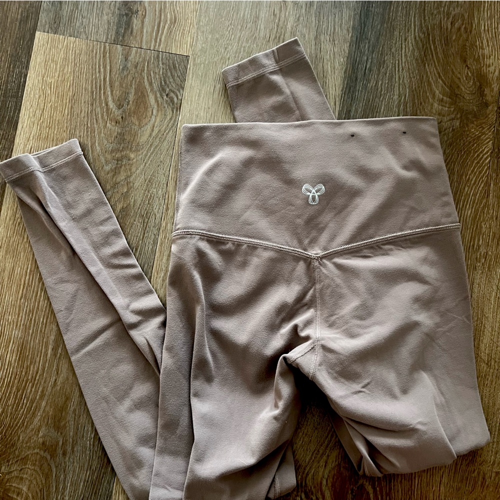 ARITZIA TNA LEGGINGS